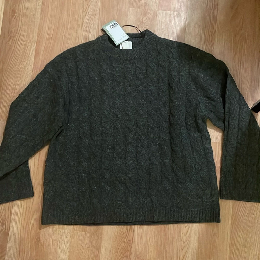 NWT H&M Dark Gray Cable Knit Sweater | Size women’s small